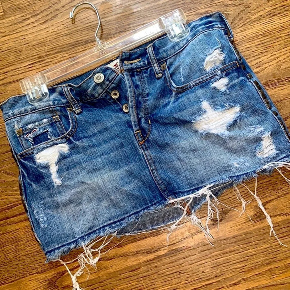 Hollister Dresses & Skirts - Y2k hollister denim mini distressed  classic boho Laguna beach spring skirt